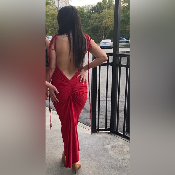 Melani red dress - Backless/ Low Back - Picture 6 of 8